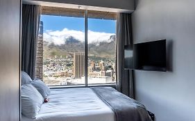 Stunning 1-Bedroom Apartment With Mountain Views