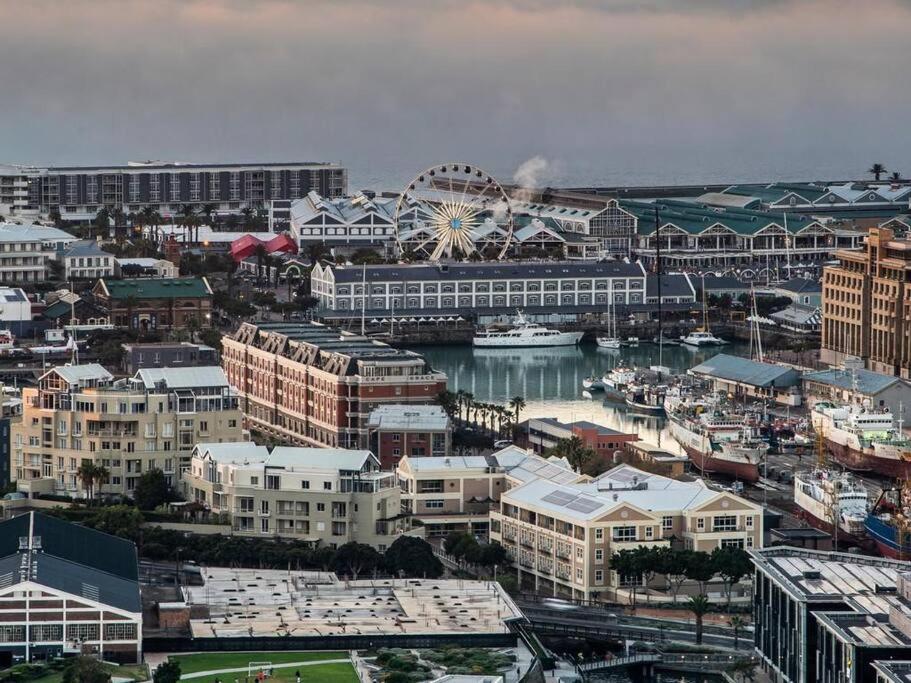 Stunning 1-Bedroom Apartment With Mountain Views Kaapstad Buitenkant foto